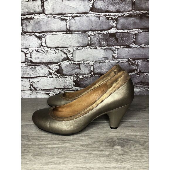 Clarks INDIGO Bronze Soft Leather Low Heel Round Pump Shoes Women’s 8.5M US/39EU - Picture 1 of 16